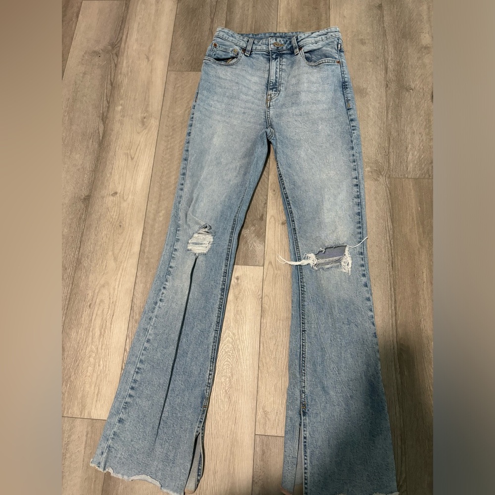Light wash straight legs jeans size 4